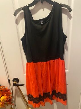 Enfocus Studio Black and Orange Sleeveless Midi Dress